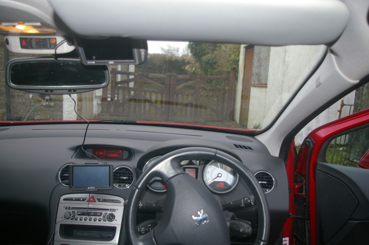 Fitting a Peugeot 308SW reversing camera step L-1